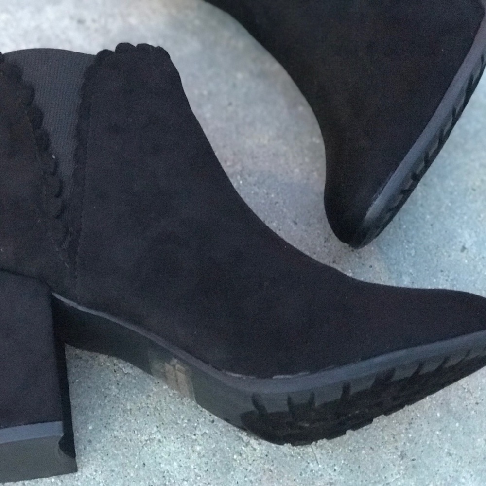 Last 2! Black Faux Suede Scalloped Heeled bootie - Picture 2 of 6